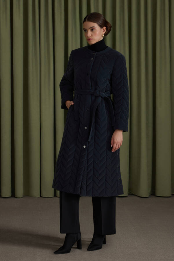 Lacivert Yanları Çıtçıt ve Yırtmaç Detaylı Kapitone Mont - Aker