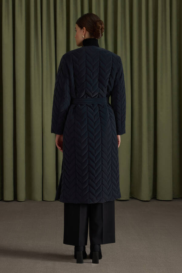 Lacivert Yanları Çıtçıt ve Yırtmaç Detaylı Kapitone Mont - 6