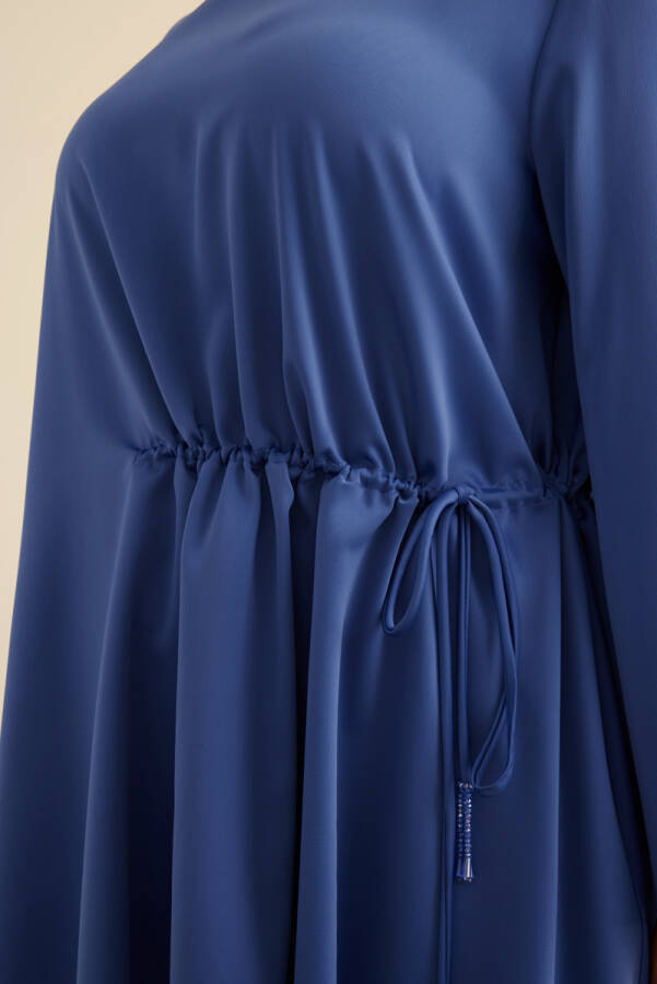 Mavi Belden Tek Tarafı Bağcık ve Büzgü Detaylı Tunik - 5