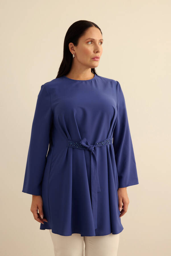 Mavi Kemeri İşlemeli Dökümlü Tunik - 5