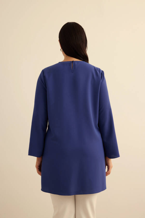 Mavi Kemeri İşlemeli Dökümlü Tunik - 7