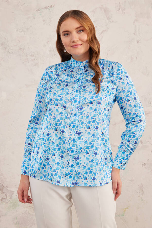 Mavi Omuzdan Büzgülü Hakim Yaka Bluz - 2