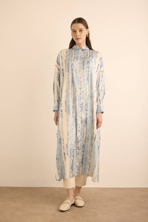 Mavi Desenli Yanları Yırtmaçlı Tunik - 1