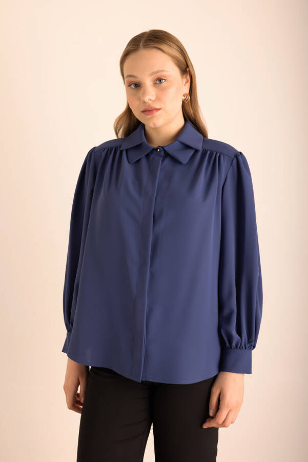 Mavi Yakası İşleme Detaylı Dokuma Gömlek - 2