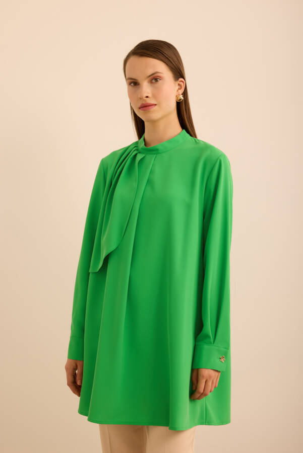 Ön Göğüs Kısmı Pile ve Parça Detaylı Bluz - 4