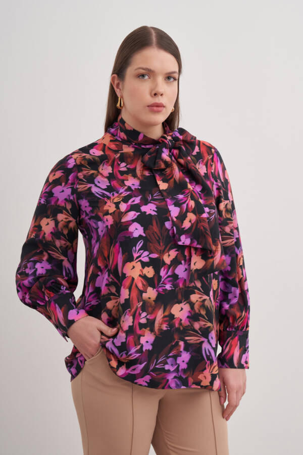 Pembe Yakası Fular Detaylı Desenli Bluz - Aker