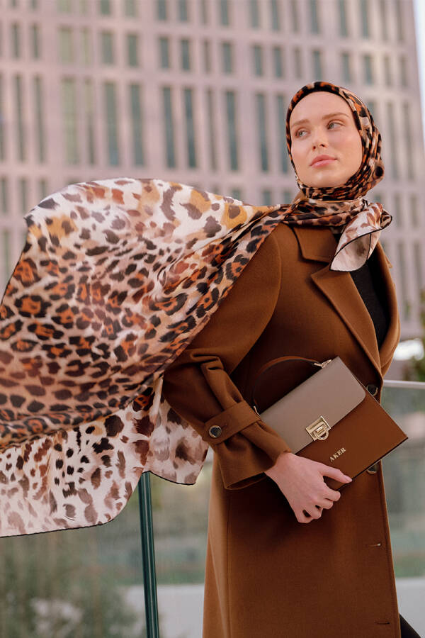 Leopar Desenli 90X90 İpek Krep Saten Eşarp - 2