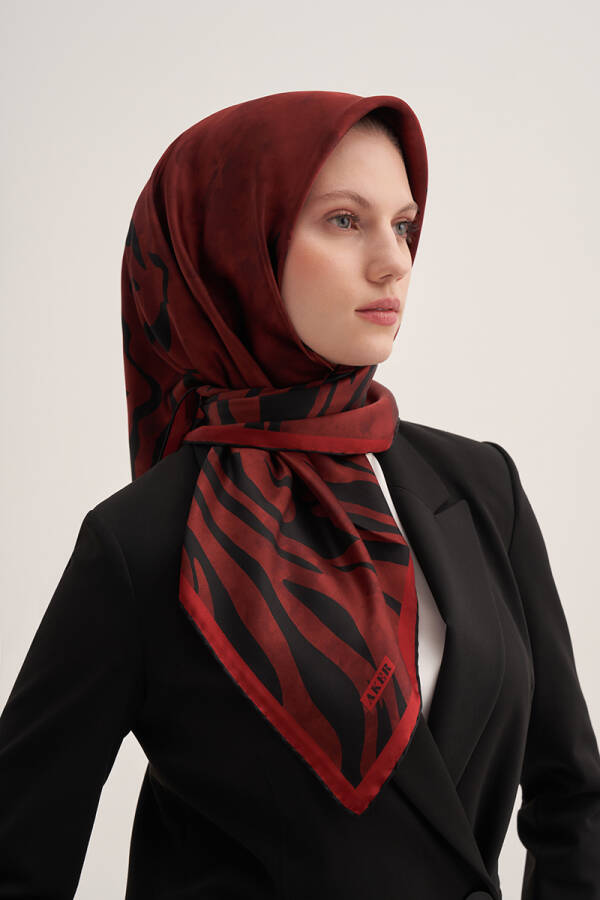 Bordo İpek Kare Desenli Eşarp - 1