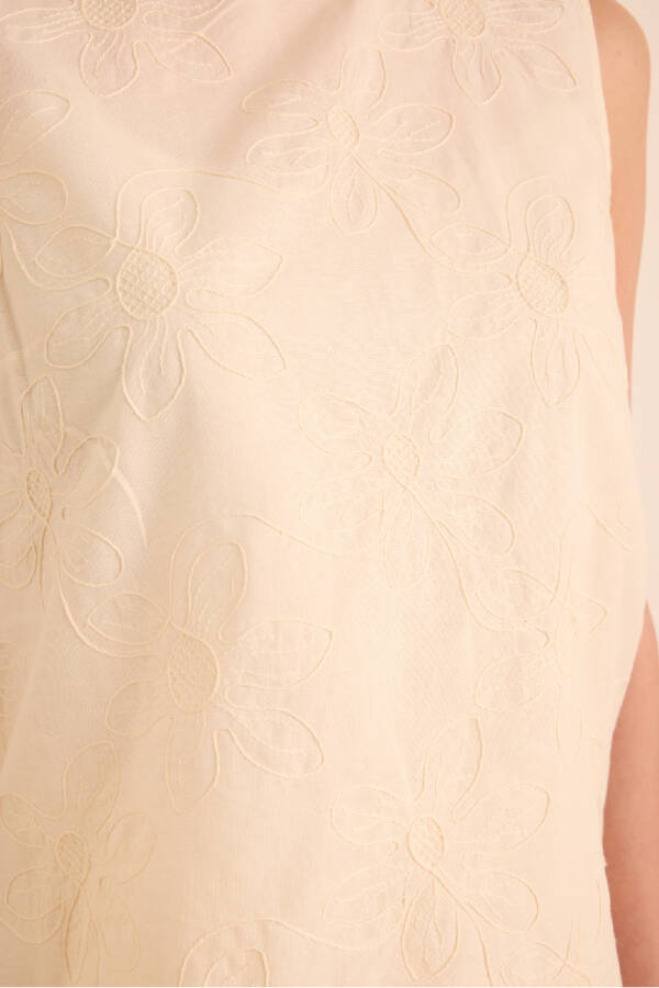 Ekru Brode Kumaştan Cotton Kolsuz Bluz - 5