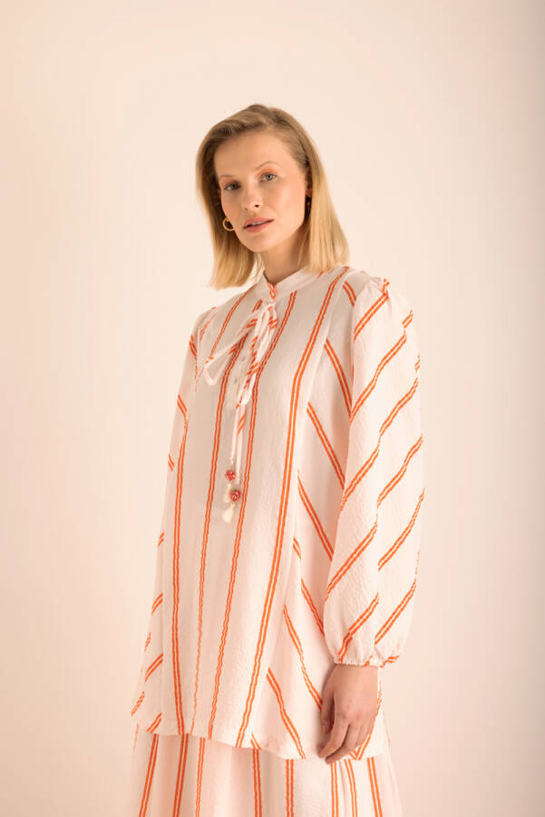 Renkli Çizgili Yakası Bağcıklı Tunik - 1