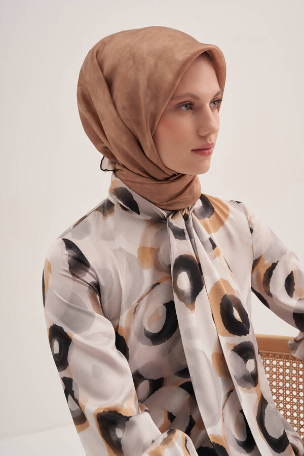 Fırça Desenli Aker İpek Krep Saten Eşarp - 1