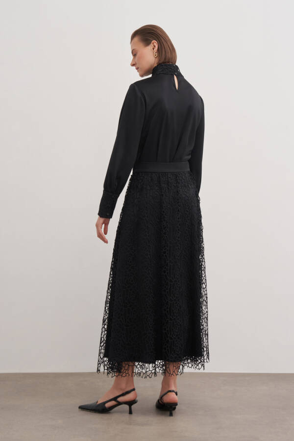 Siyah Güpürlü Etek - 6