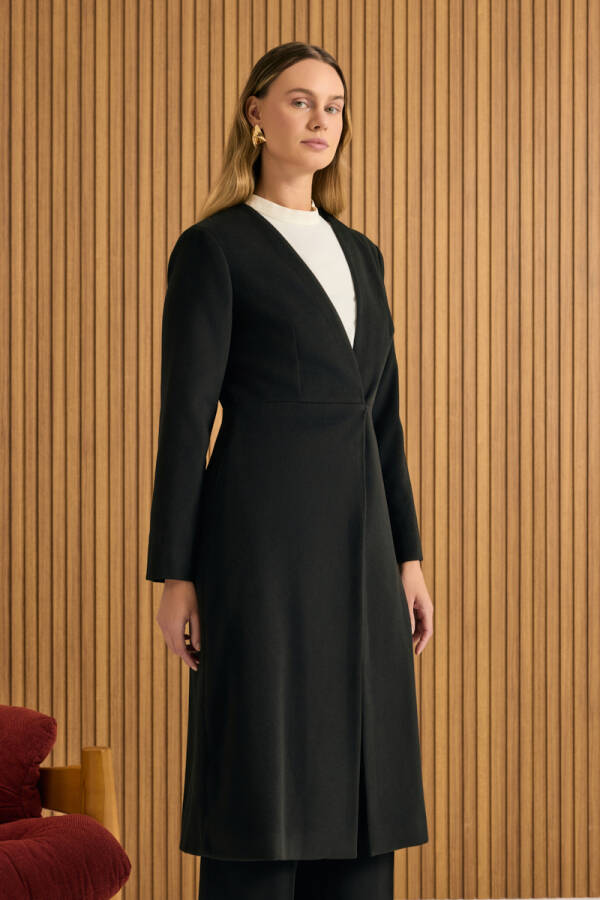 Siyah Kaşe Kumaş Kol Ve Bel Detaylı Kap - 4