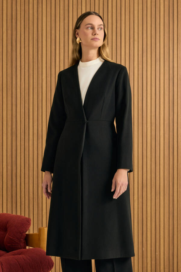 Siyah Kaşe Kumaş Kol Ve Bel Detaylı Kap - 2