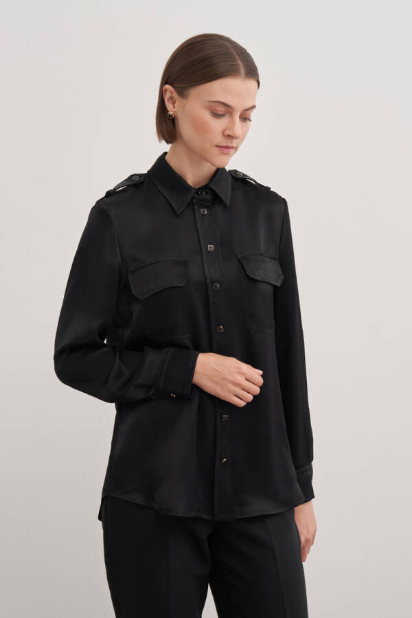 Siyah Apolet Detaylı Gömlek Yaka Saten Bluz - 2