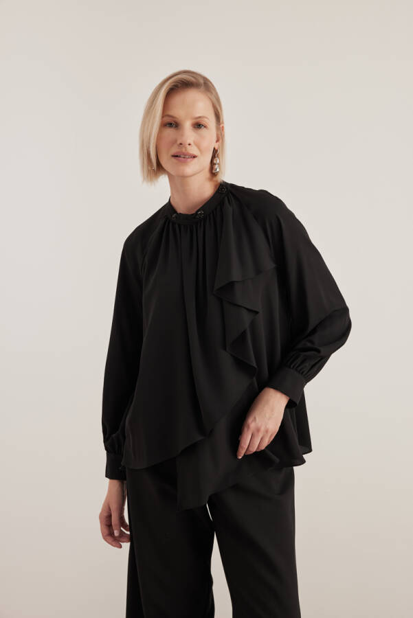 Siyah Yakası Taşlı Bluz - 6