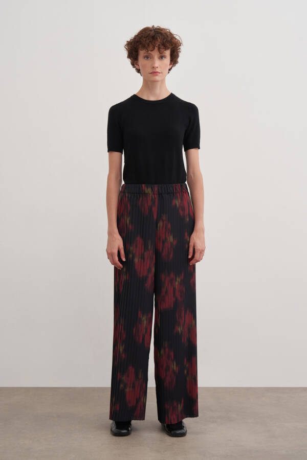 Siyah Desenli Piliseli Pantolon - Aker (1)