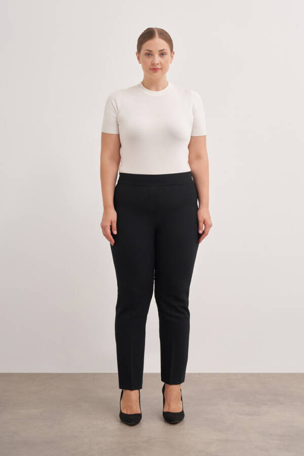 Siyah Arka Bel Lastikli Pantolon - 1