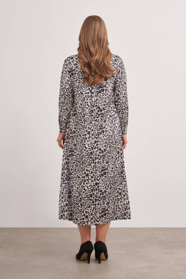 Siyah Fular Yaka Desenli Elbise - 5