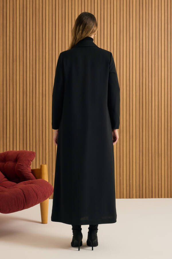 Siyah Yaka İşlemeli Pardösü - 6