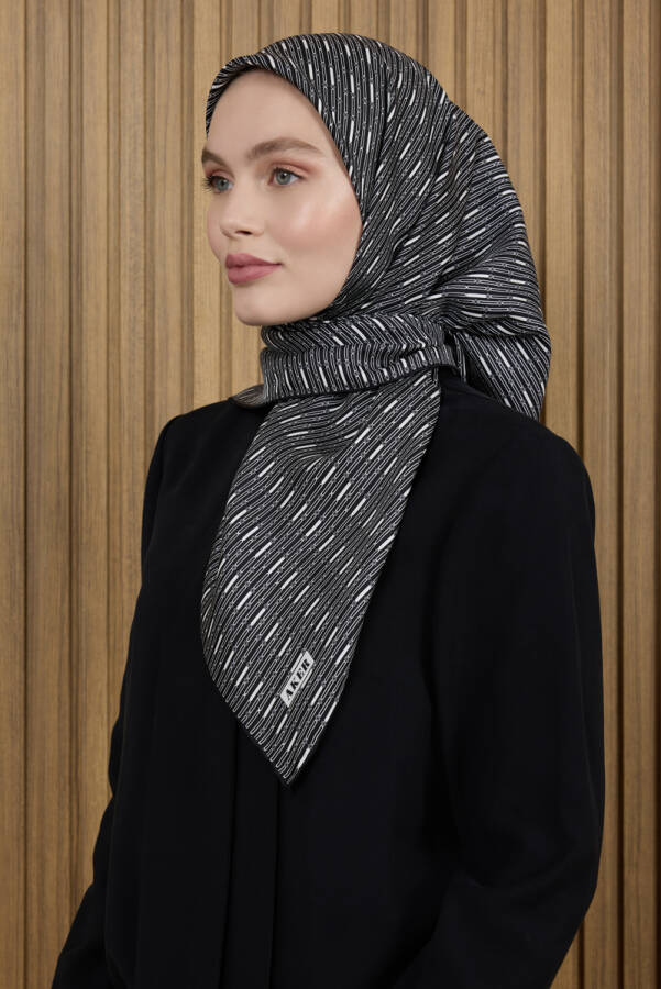 Siyah 90X90 İpek Krep Saten Eşarp - 1