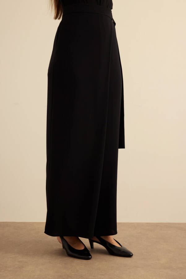 Siyah Belden Metal Toka Bağlama Detaylı Dokuma Pantolon - 4