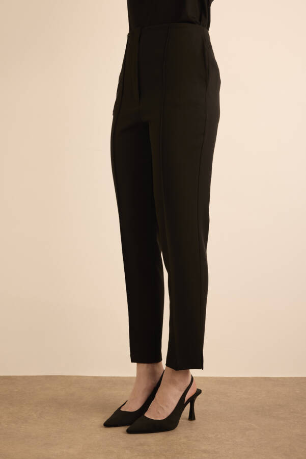 Siyah Beli Lastik Detaylı Krep Pantolon - 4