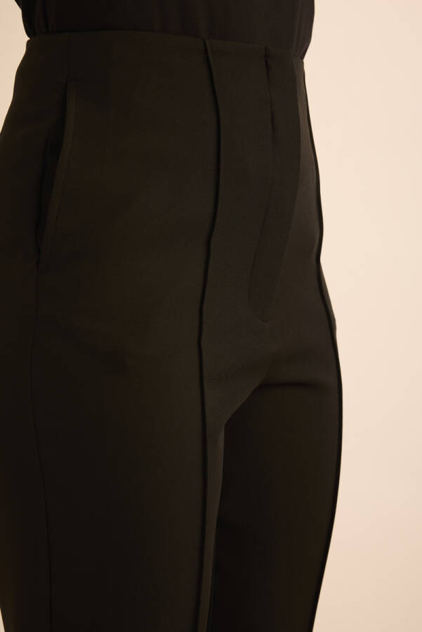 Siyah Beli Lastik Detaylı Krep Pantolon - 5