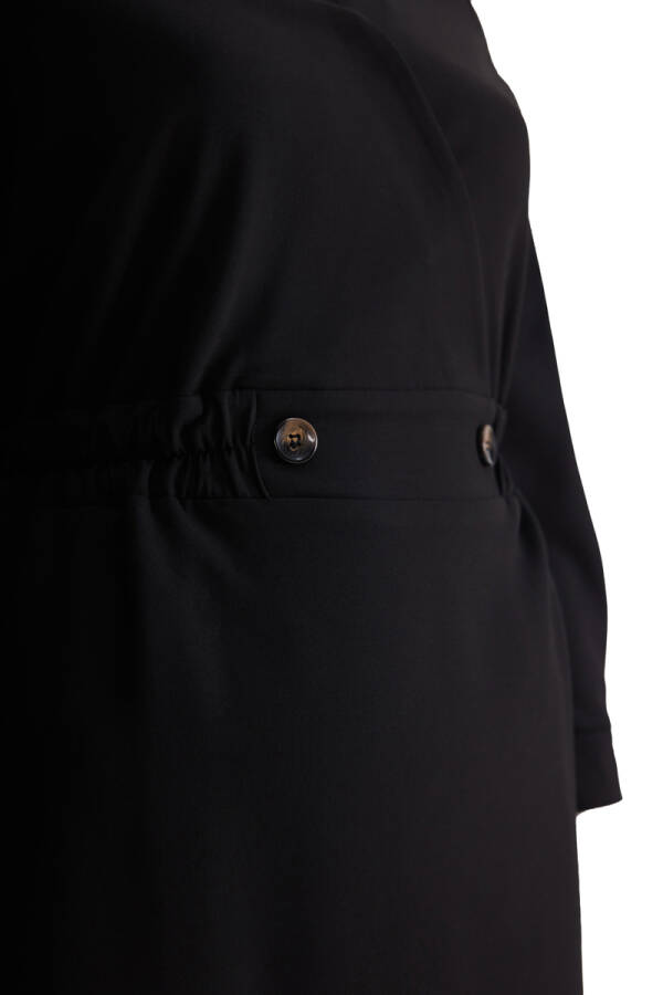 Siyah Beli Lastik Ve Düğme Detaylı Elbise - 2