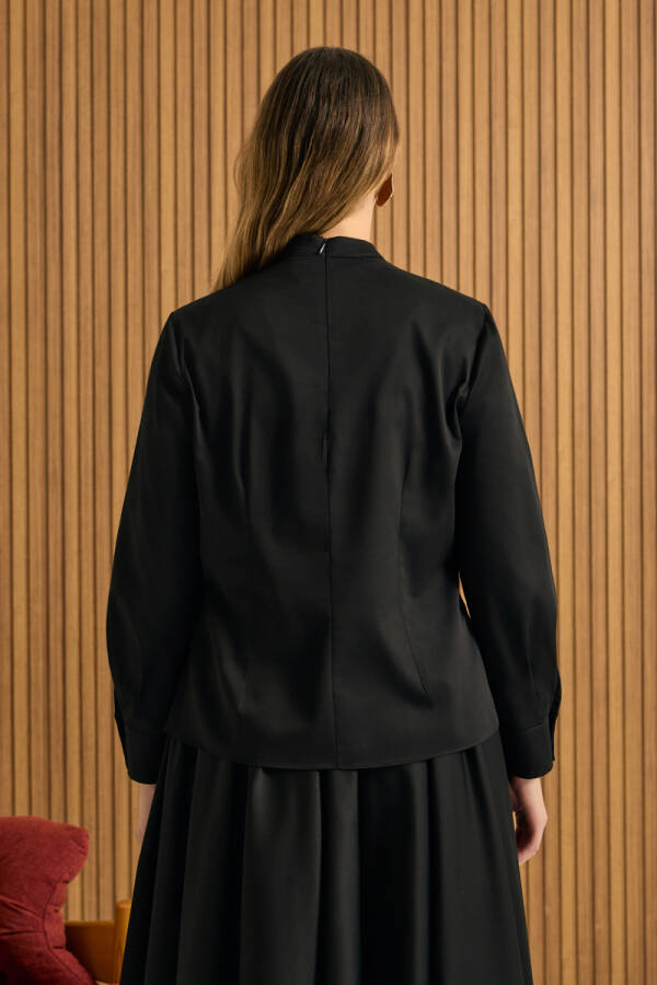 Siyah Beli Pili Detaylı Cotton Bluz - 7