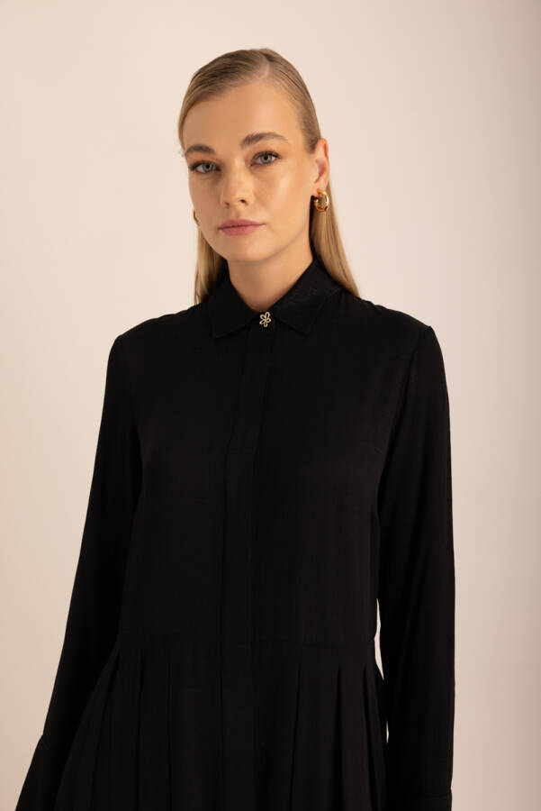 Siyah Dökümlü Pile Detaylı Elbise - 3