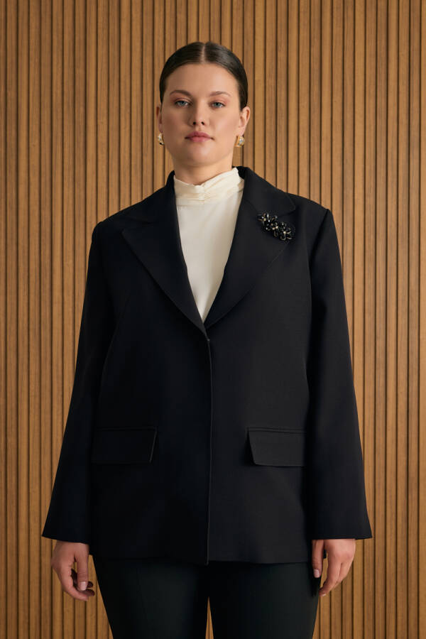 Siyah Boncuk Broş Detaylı Ceket - Aker