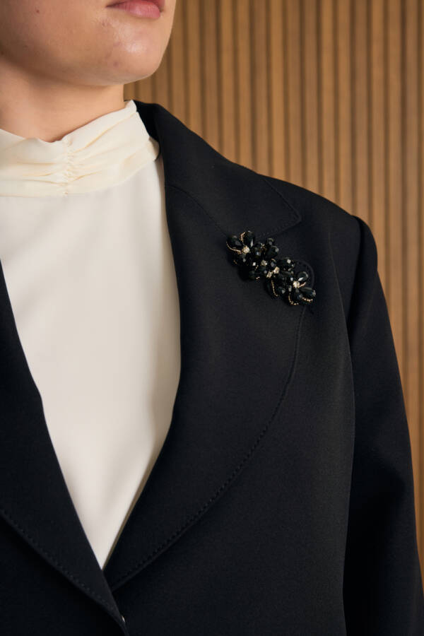 Siyah Boncuk Broş Detaylı Ceket - 4