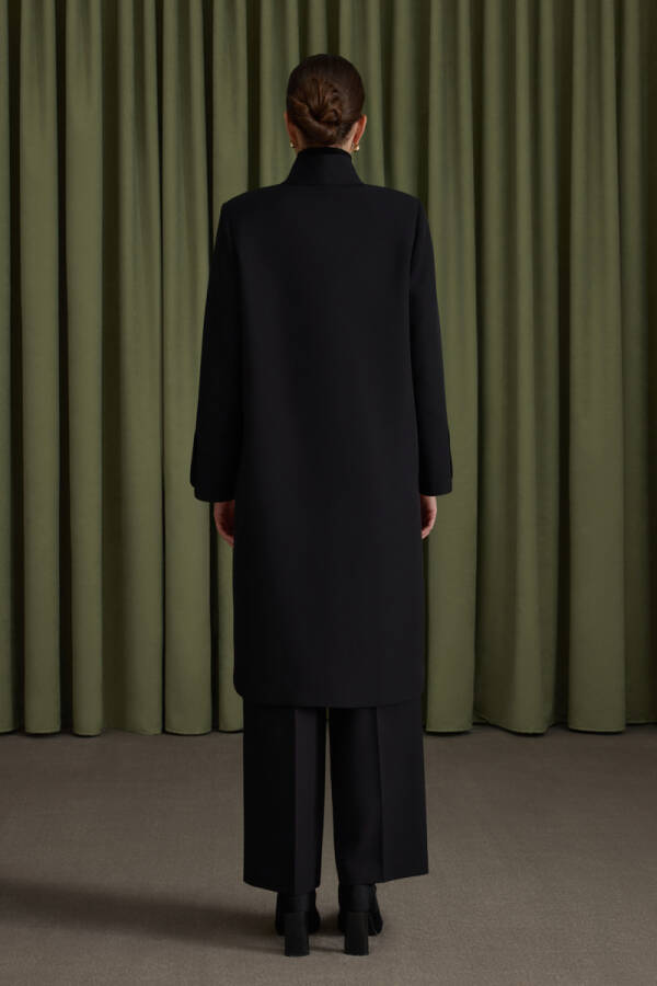 Siyah Boncuk Düğmeli Kap - 6