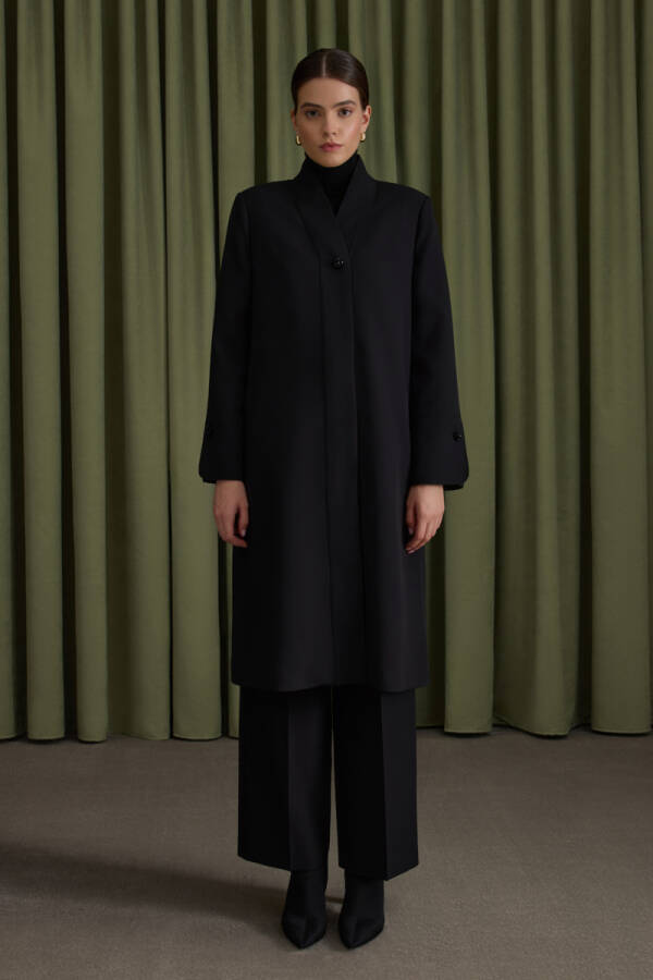 Siyah Boncuk Düğmeli Kap - Aker (1)