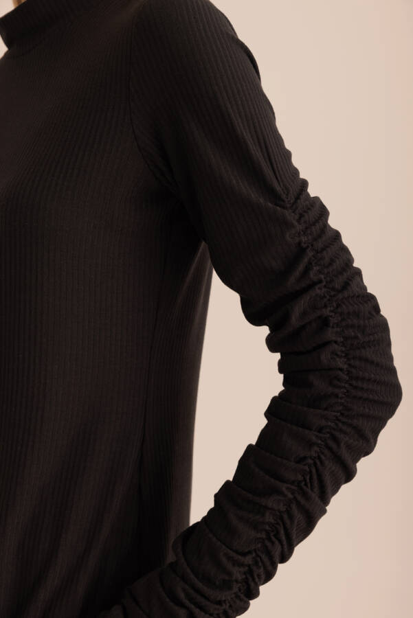 Siyah Büzgü Detaylı Örme Body - 4