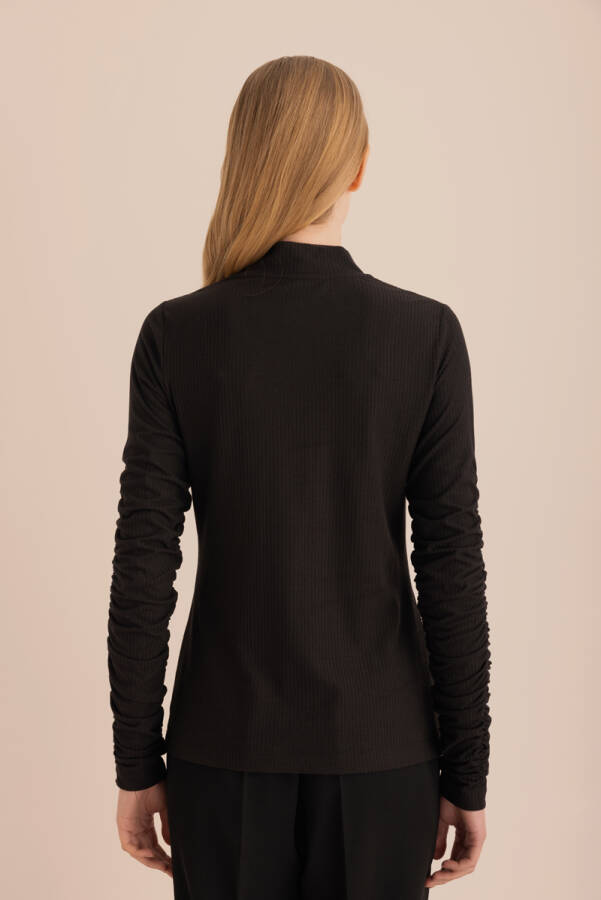 Siyah Büzgü Detaylı Örme Body - 7