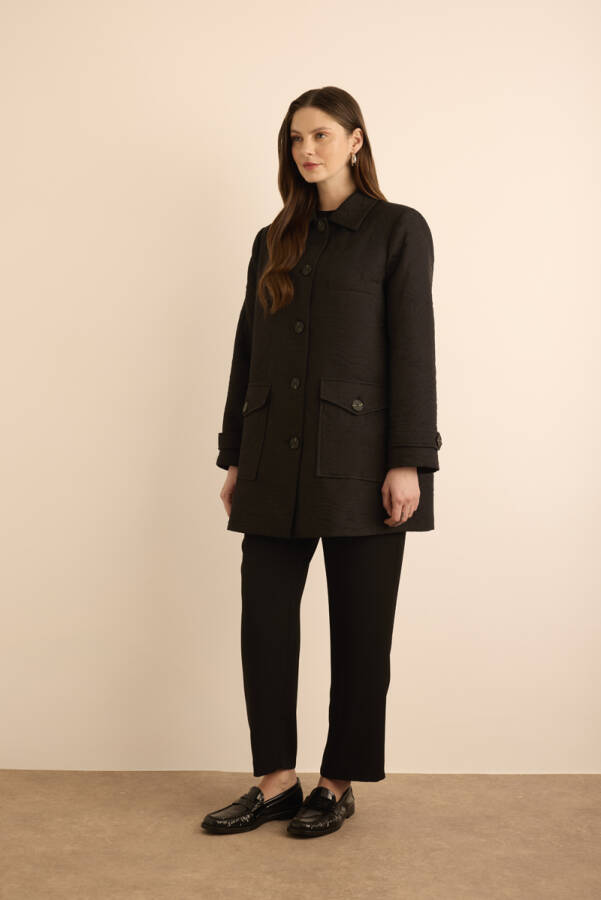 Siyah Dokulu Kumaştan Cep Detaylı Kap - 3