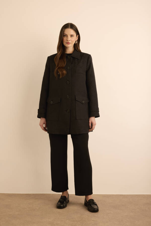 Siyah Dokulu Kumaştan Cep Detaylı Kap - 5