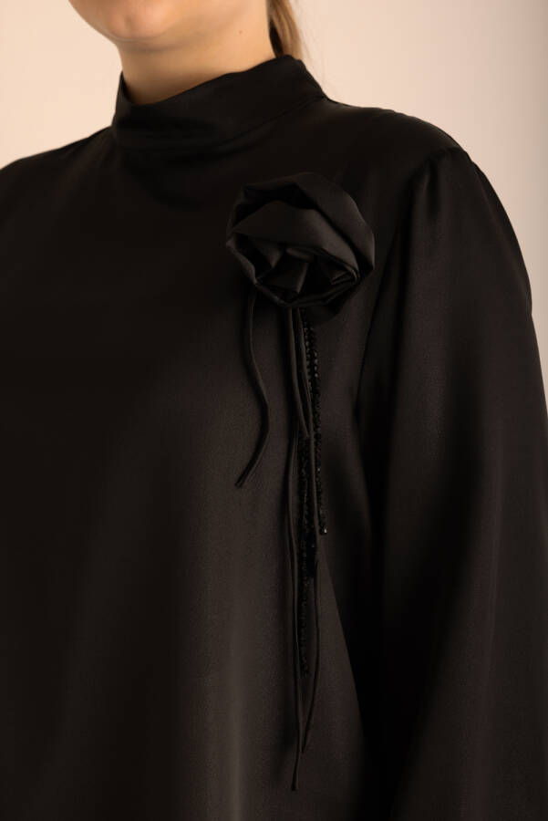 Siyah Çiçek Broşlu Varak Dokuma Kumaşlı Tunik - 4