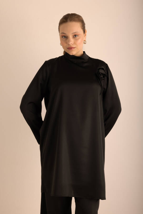 Siyah Çiçek Broşlu Varak Dokuma Kumaşlı Tunik - 1