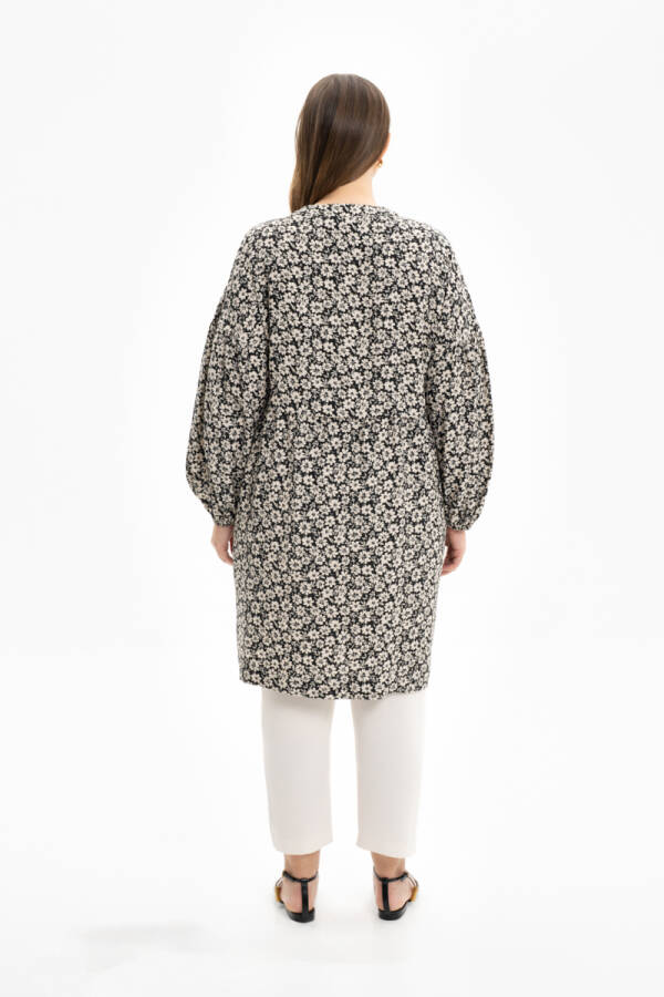Siyah Çiçek Desenli Rahat Kesim Tunik - 3