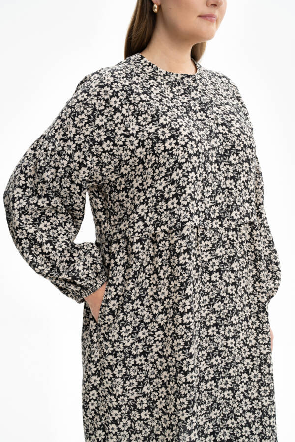 Siyah Çiçek Desenli Rahat Kesim Tunik - 4