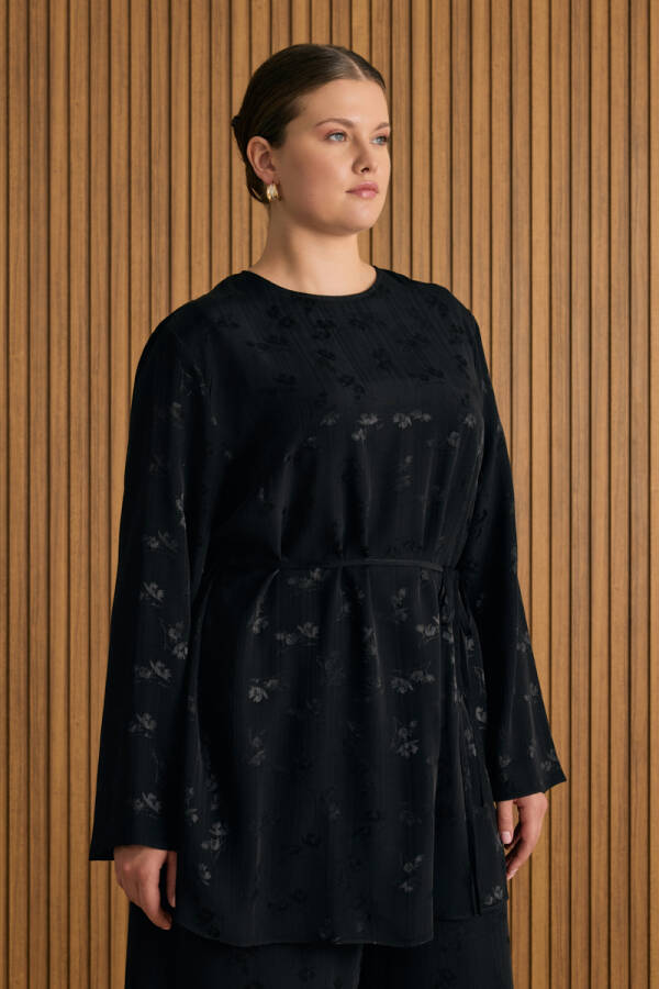 Siyah Çicek Jakar Desenli Beli Bağlamalı Tunik - 4