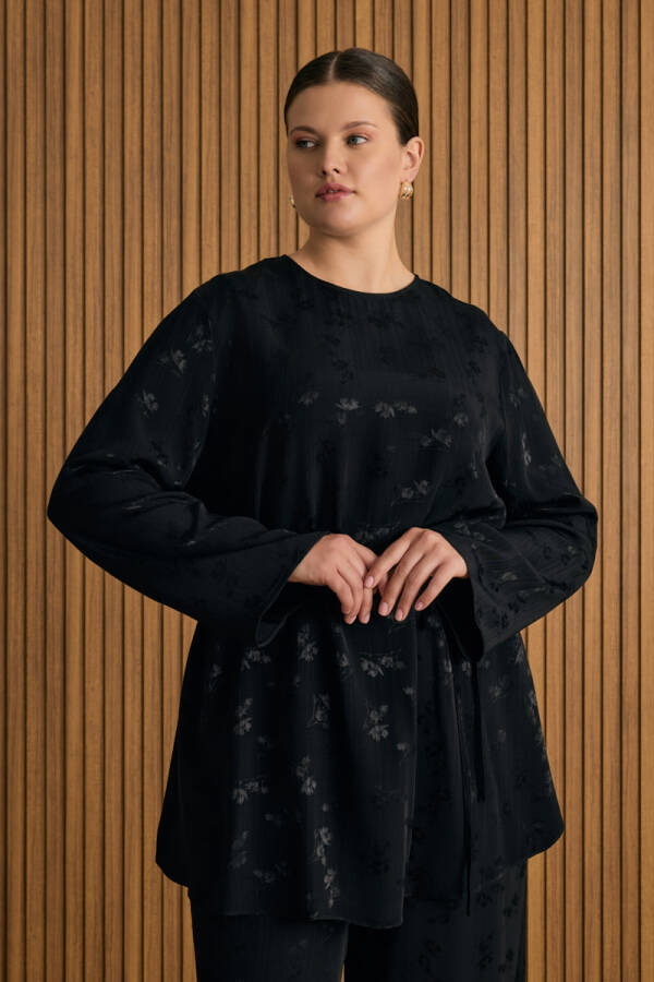 Siyah Çicek Jakar Desenli Beli Bağlamalı Tunik - Aker