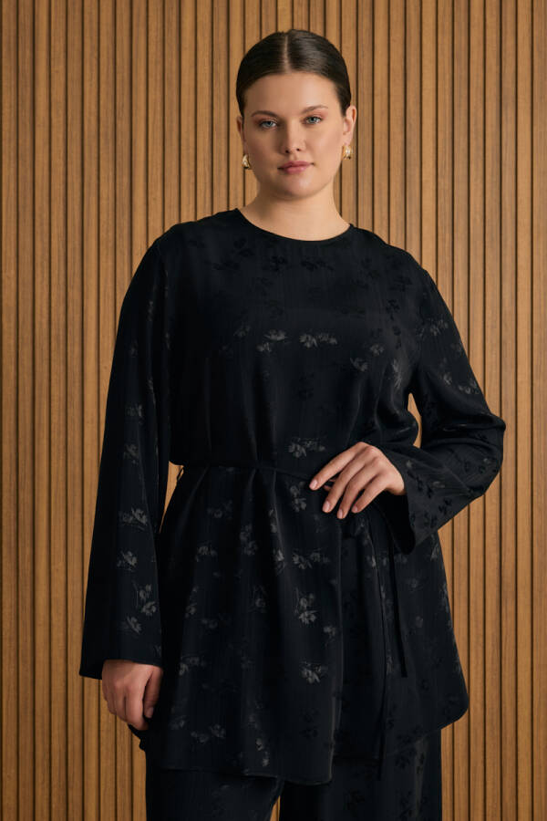 Siyah Çicek Jakar Desenli Beli Bağlamalı Tunik - Aker (1)