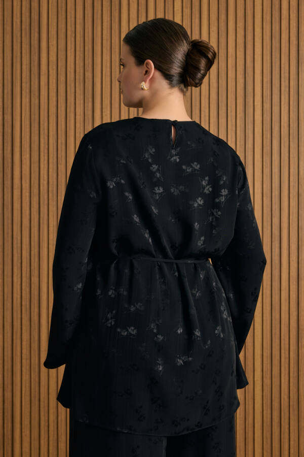 Siyah Çicek Jakar Desenli Beli Bağlamalı Tunik - 6