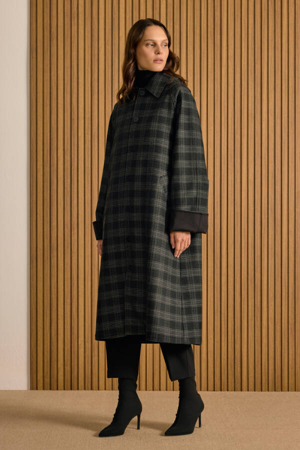 Siyah Çift Taraflı Kullanılan Seyyar Kapuşonlu Trençkot - Aker