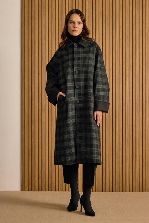 Siyah Çift Taraflı Kullanılan Seyyar Kapuşonlu Trençkot - Aker (1)