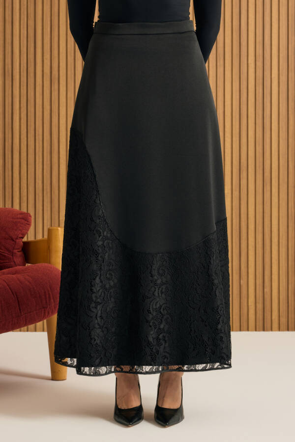 Siyah Dantel Garnili Etek - 3